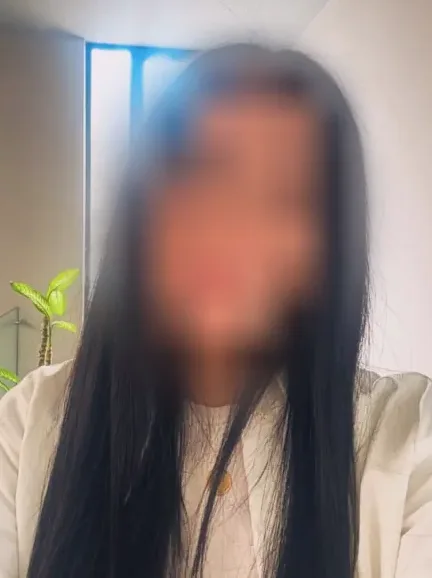 Alexandra, 37