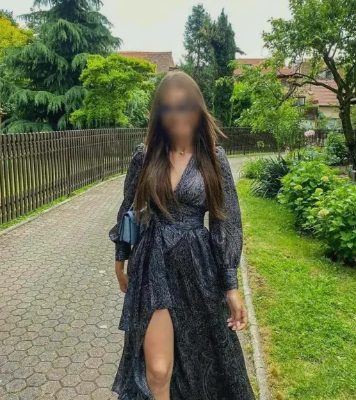 Amina, 24