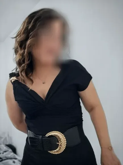 Bettina, 38