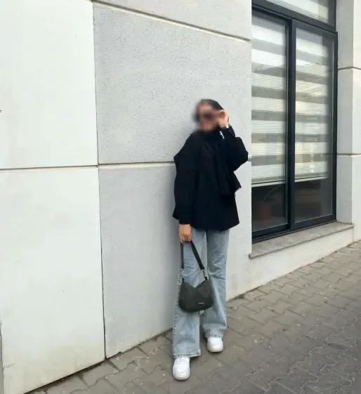 Bettina, 26