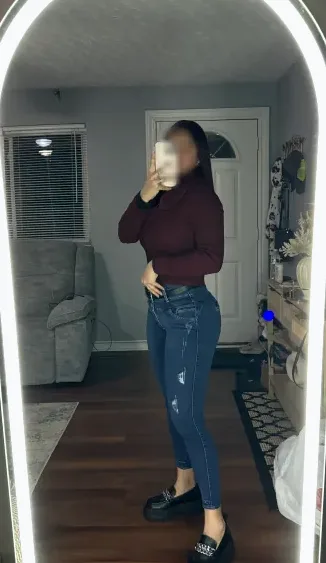 Bettina, 29