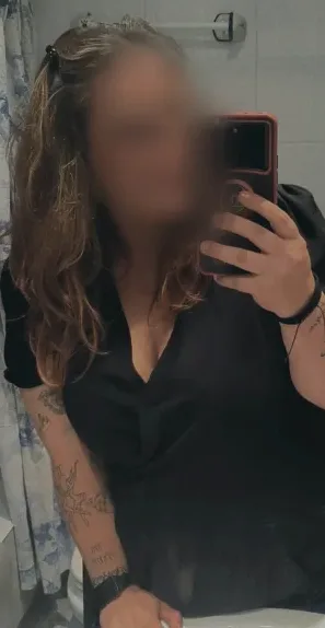 Celine, 35