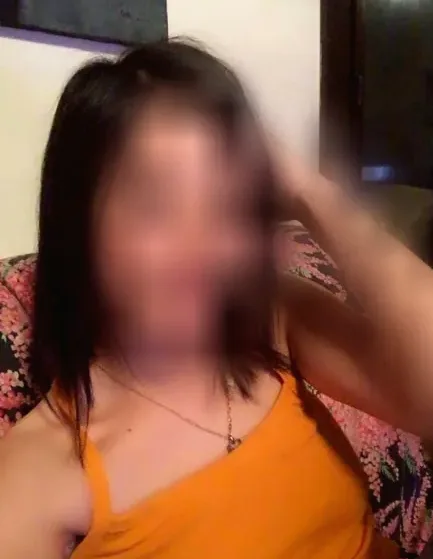 Emina, 32