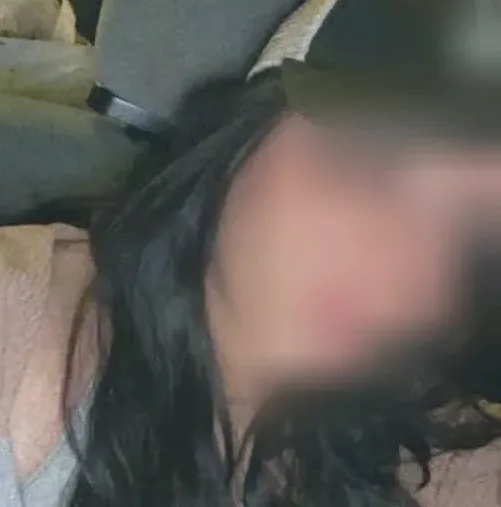 Esra, 23