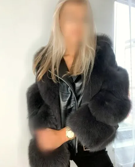 Lara, 28