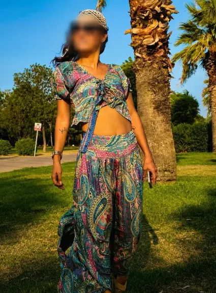 Leonie, 33