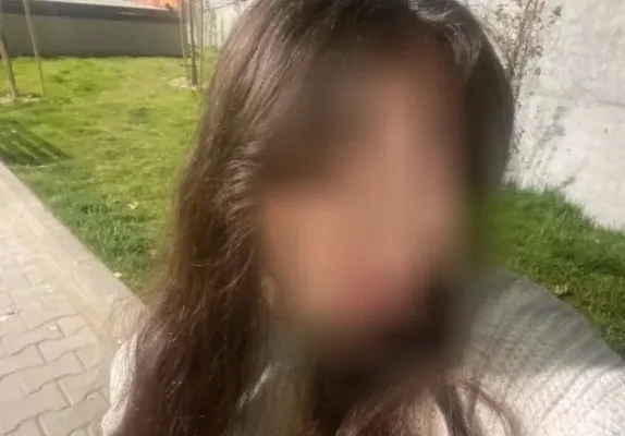 Leonie, 22