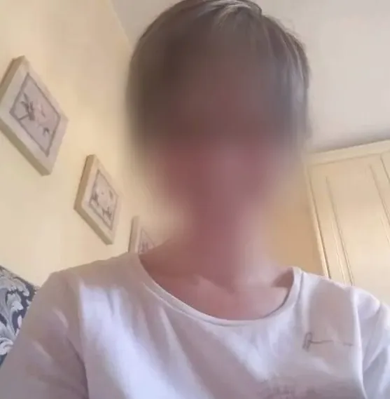 Lilly, 34