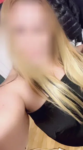 Mia, 34