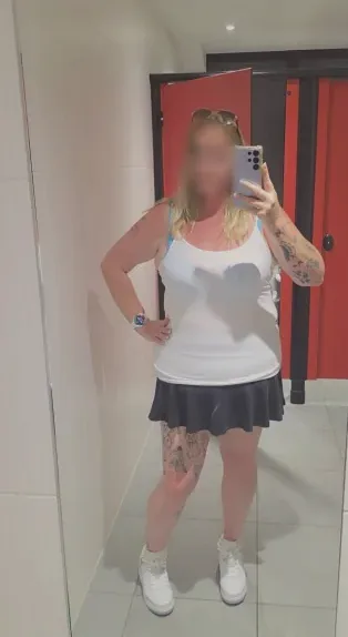 Michaela, 39