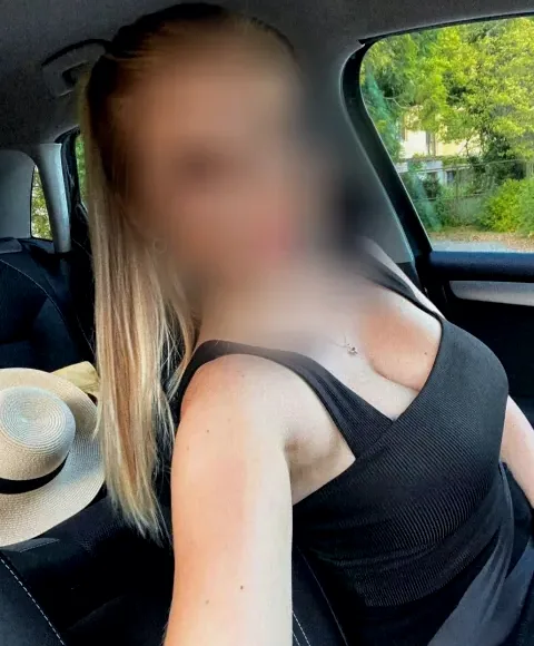 Michaela, 33