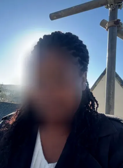 Mirela, 37