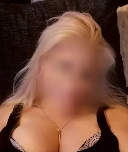 Nina, 37
