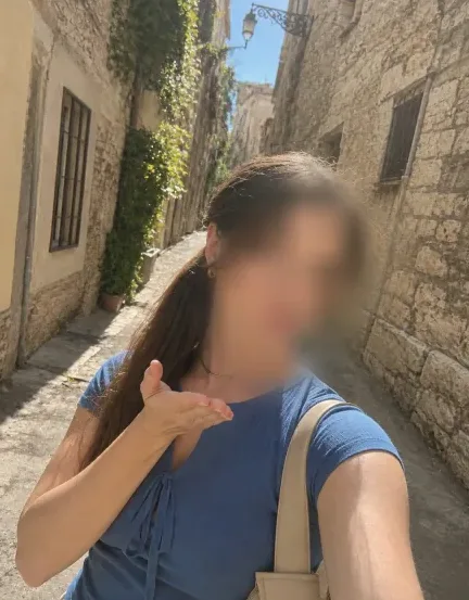 Viktoria, 26